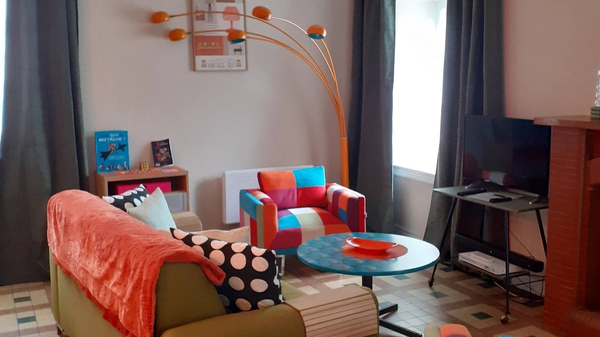 Roz-sur-Couesnon Apartment | Colourful cosy apartment close to Mont Saint Michel