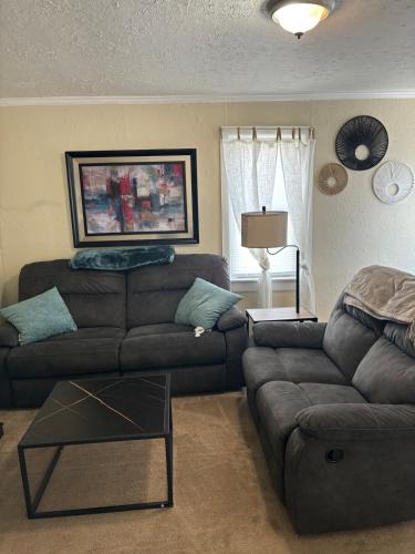 MacArthur House | Colton Loop