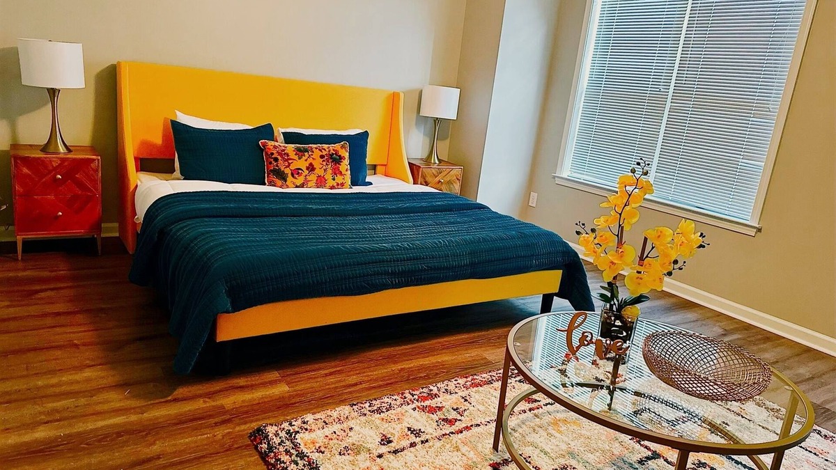 Huntcliff House | Columbia Lakeview Oasis - King Suite
