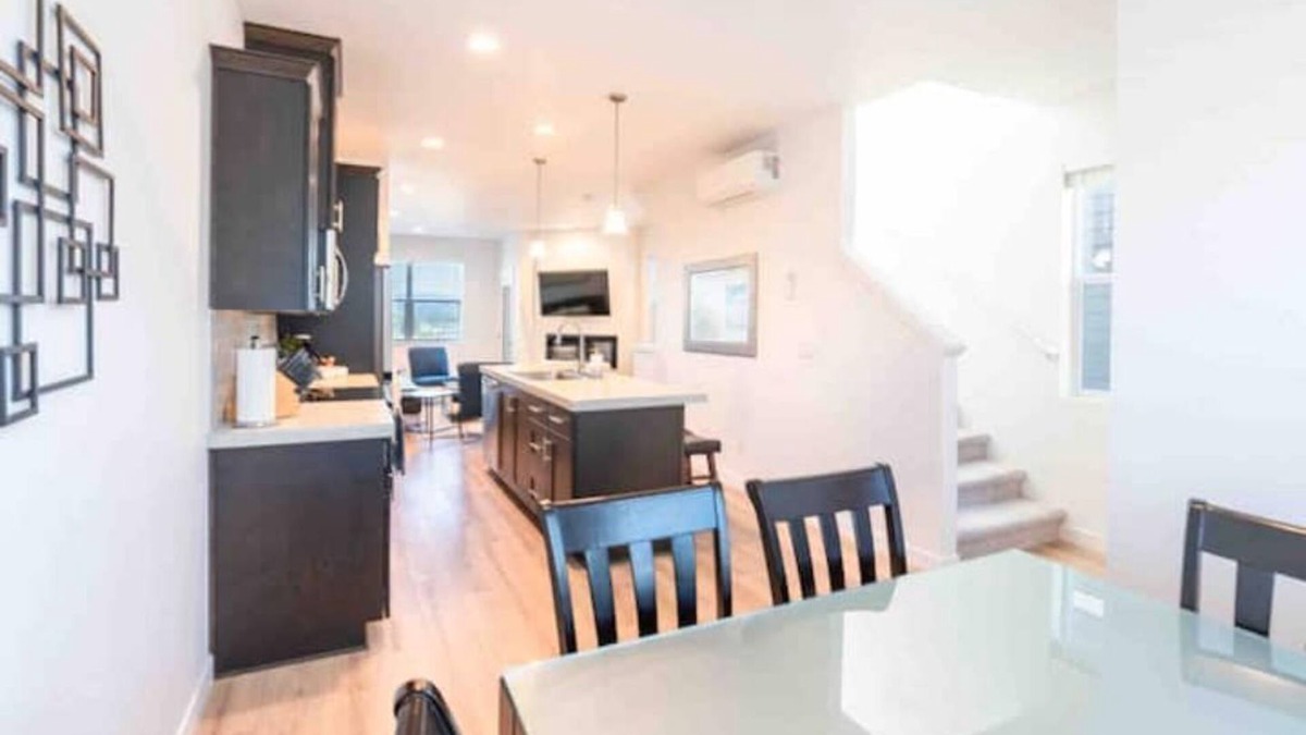 Troutdale House | Columbia River House - walk to Edgefield, town, food, art and more