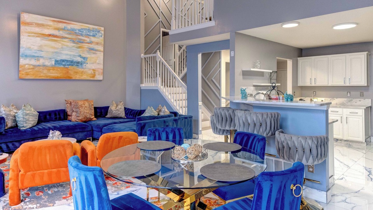 Easton House | Columbus Airport & Easton Mall HomenHot Tub/Theater/Sports Bar Much More