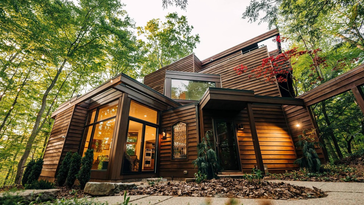 Gahanna House | Columbus l 6 Acres with Luxury l Nature Play | Chef’s Kitchen