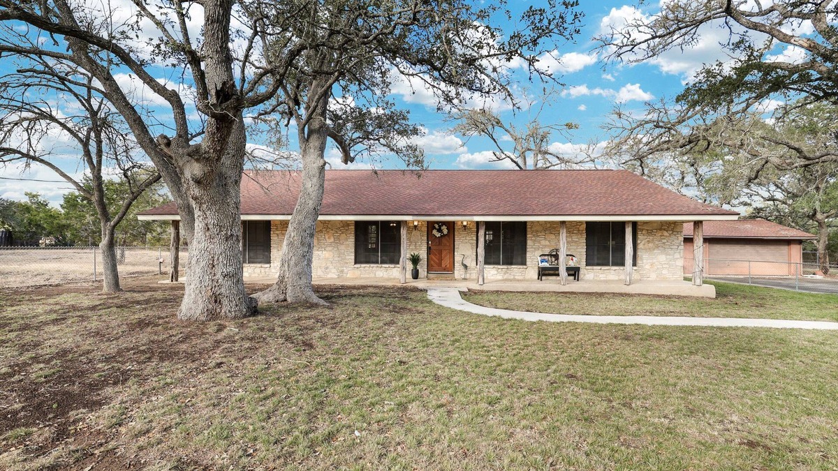 Bulverde House | Comal Cabin - A Birdy Vacation Rental