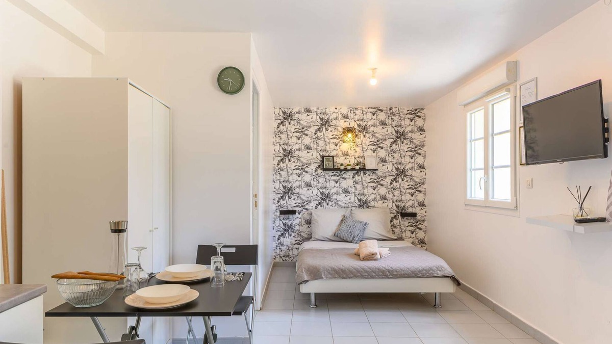 Tremblay-les-Gonesse Apartment | Come and discover the cocoon of l'impasse in Tremblay en France with our Deluxe studio!