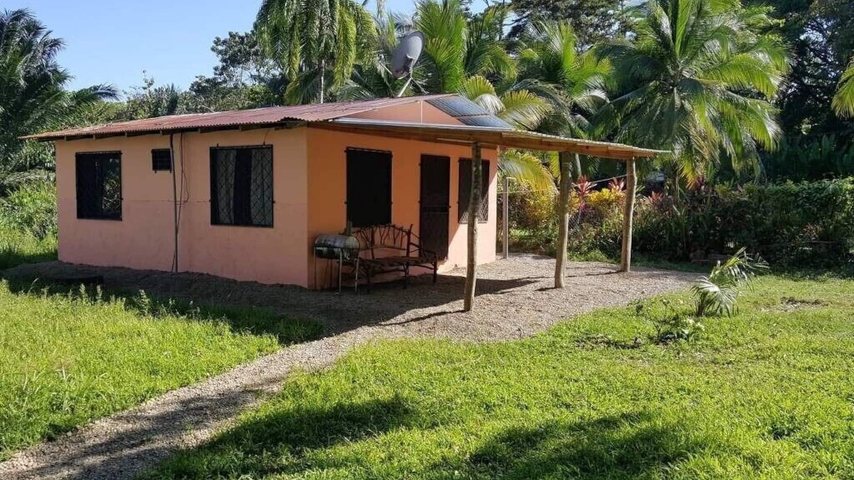 Playa Matapalo House | Come and enjoy a slice of paradise just 200 meters from the Pacific Ocean!