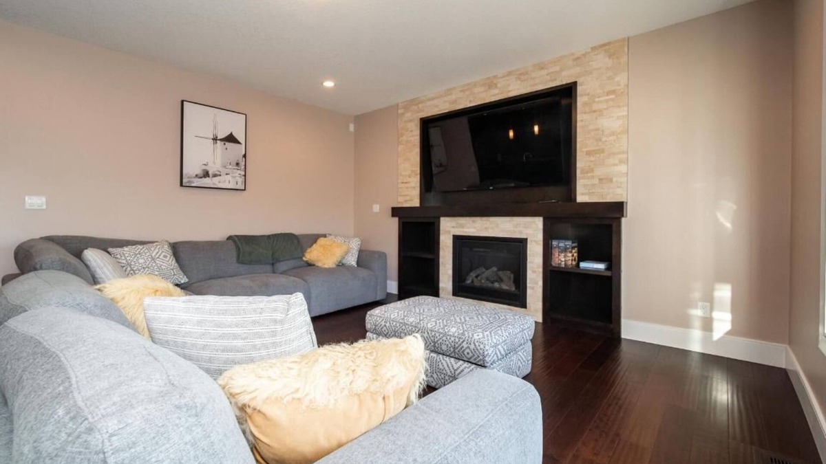 Northwest Edmonton House | Come and enjoy this exquisite home 7 minutes away from the center of ST.Albert