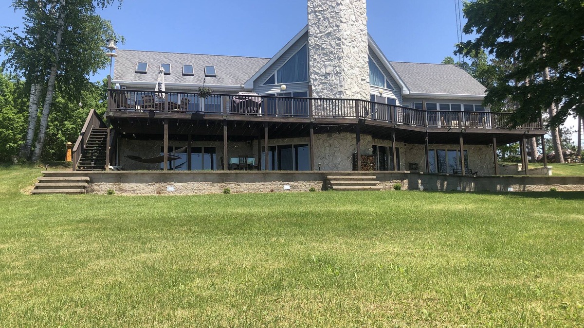 Ingalls House | Come and relax at the Lake House!