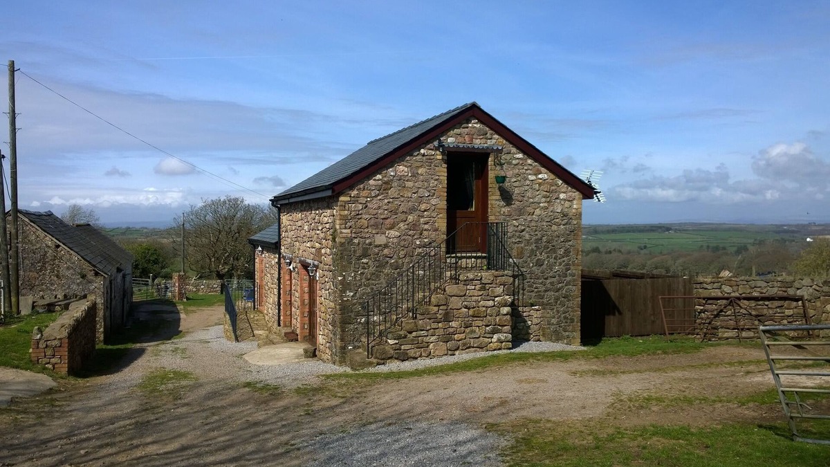 Crynant Cottage | Come and stay in The Old Mill Cottage at Little Walterstone Farm, Gower