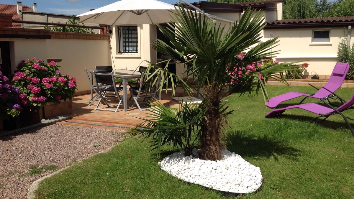Cagny Apartment | Come and visit Normandy, its tourist sites and enjoy the garden.