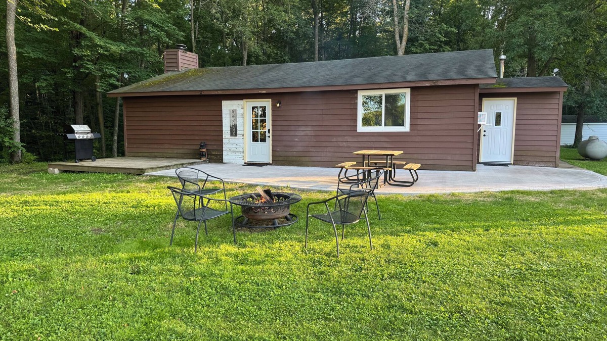 Amery Cabin | Come check out this Cozy 2-bedroom cabin in charming Amery!