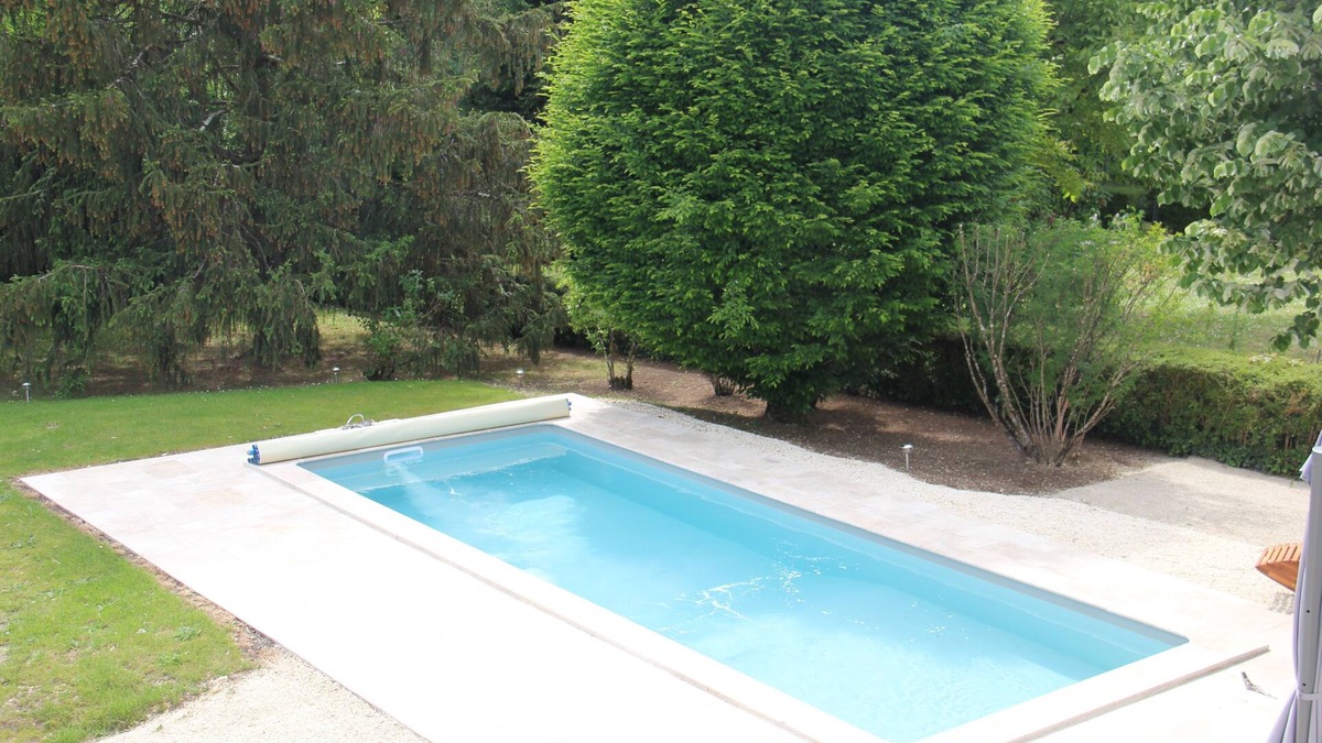 Boutiers-Saint-Trojan Villa | Come cocooning and enjoy the pool and hottub together, near the golf of Cognac!