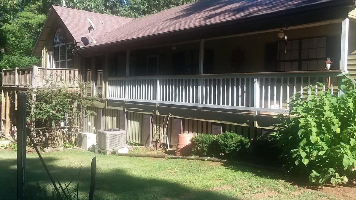 LaGrange House | Come enjoy fishing, R&R or visit with family come visit!