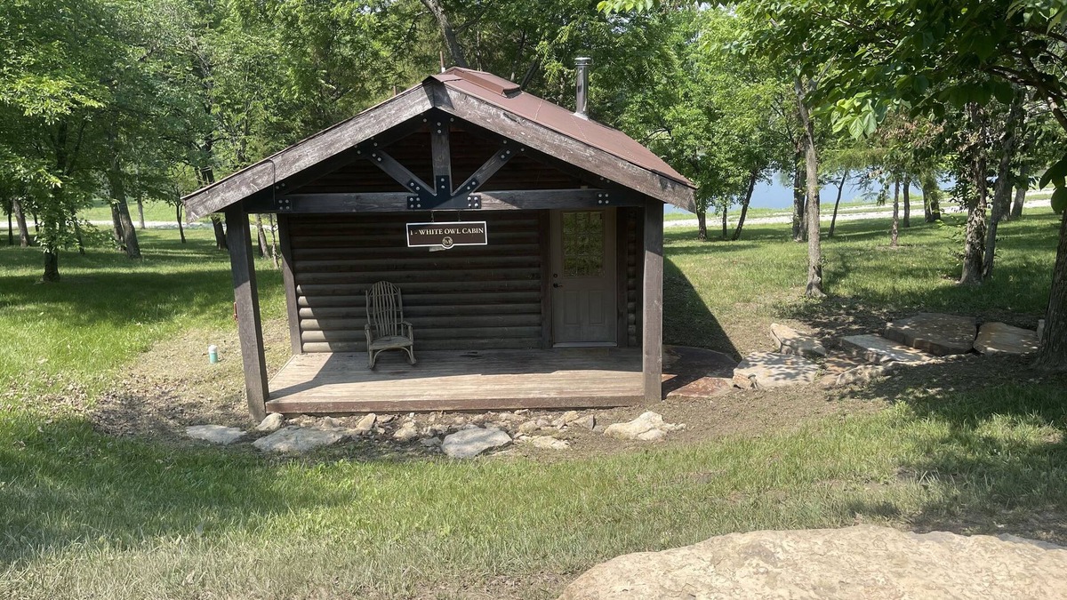 Gallatin Cabin | Come enjoy nature in our luxury studio cabins in Gallatin Missouri