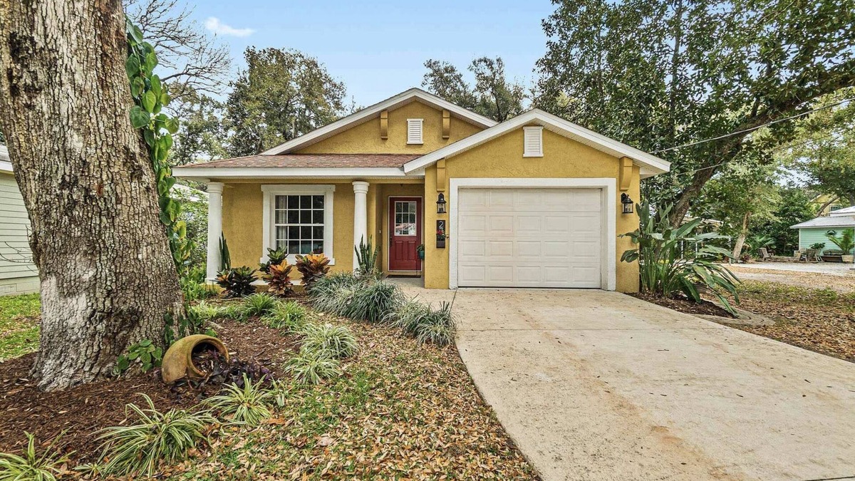 Palm Coast House | Come enjoy Serenity by the Sea - private, quiet, but close to everything.