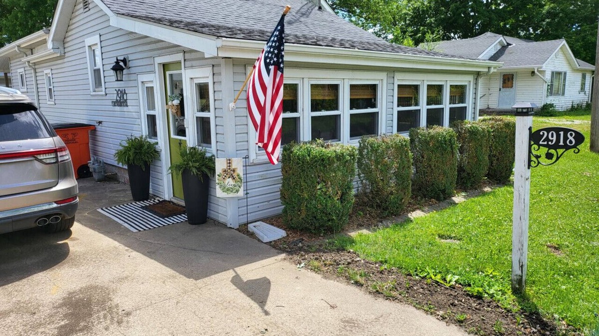 Mattoon House | Come Escape to Paradise on the Lake