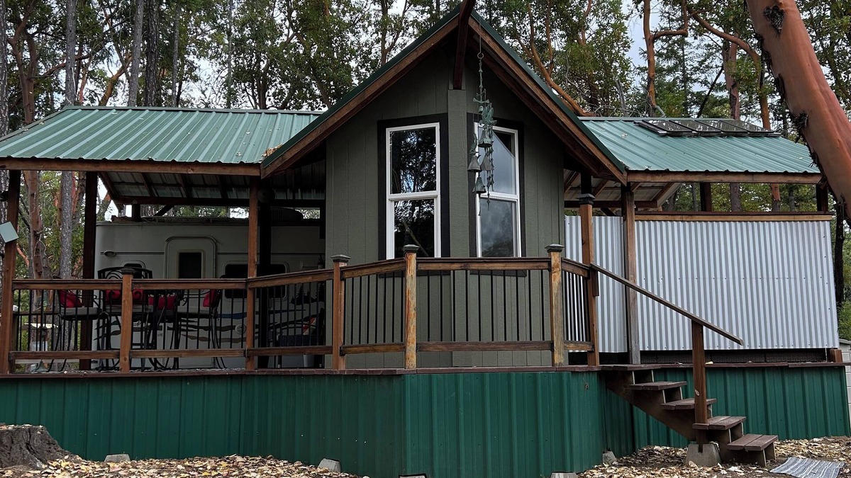 Selma House | Come for the adventure, stay for the fun.