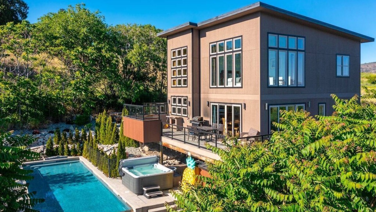 Manson House | Come for the private pool+hot tub, stay for the lake views, Large home, Dogs OK