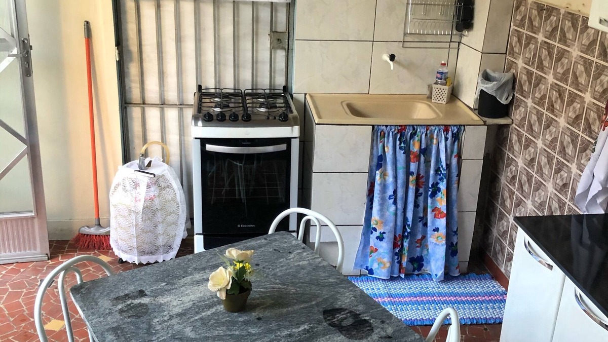 Penha House | Come home in quiet street close to everything