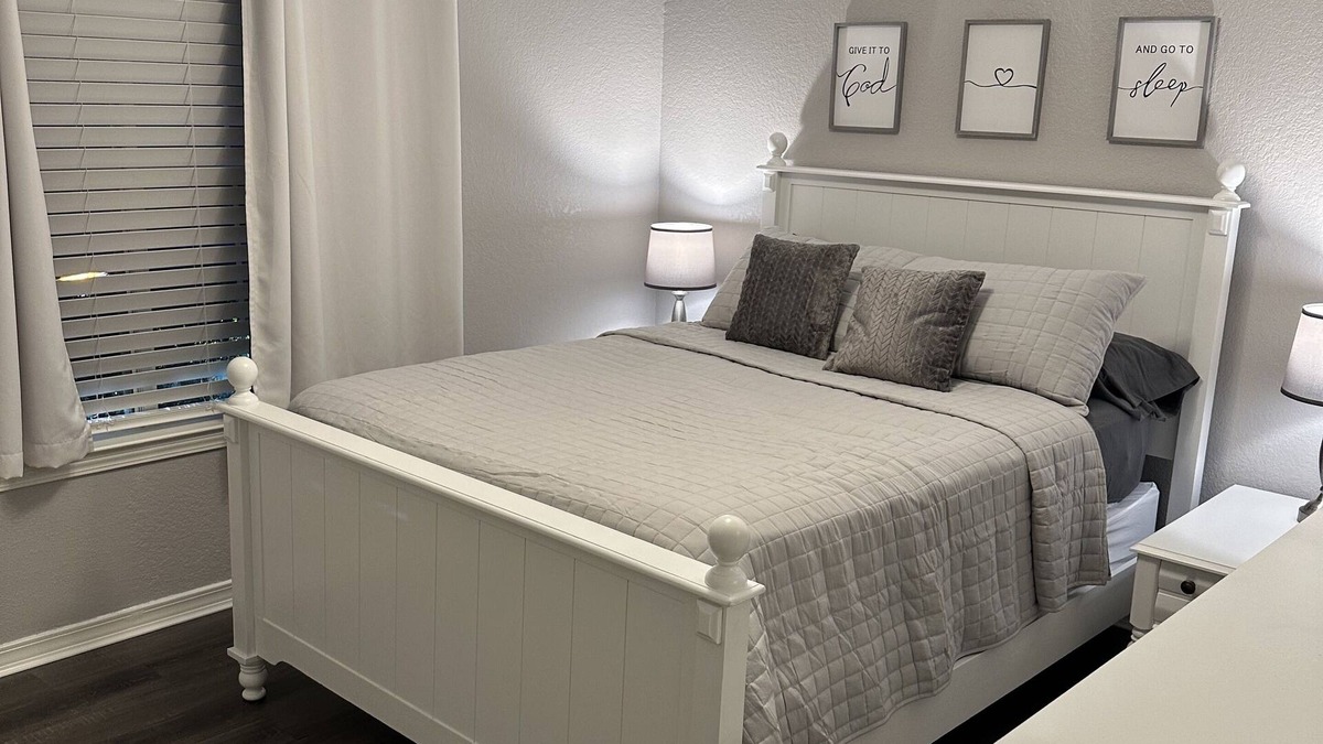 Northeast Pensacola House | Come relax at Kozy on Kipling. Close to shopping, eats, hospital,university, i10