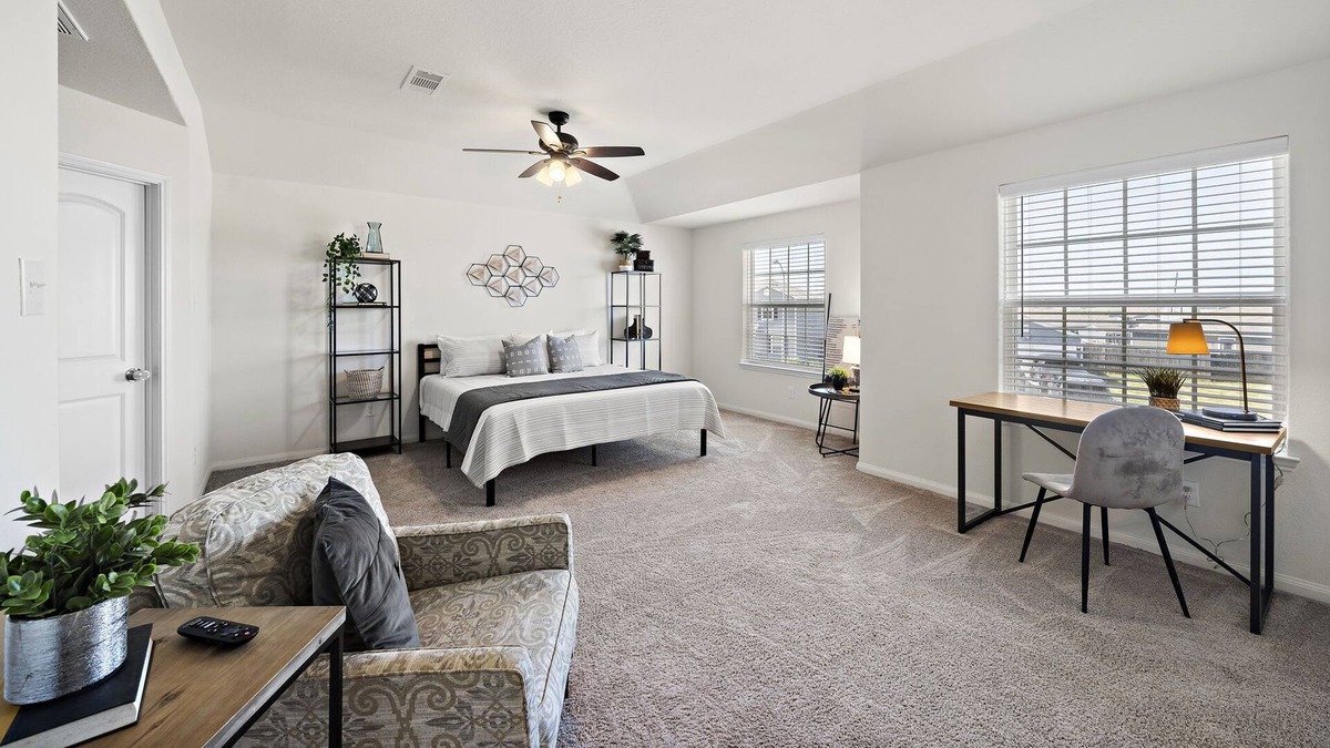 Baytown House | Come stay a while 3 bedroom WiFi Smart TV in every room Covered Patio Fire Pit Q