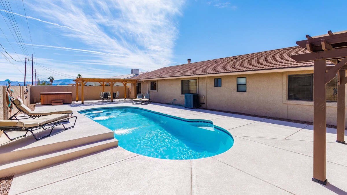 Lake Havasu City House | Come stay at the Pirate’s Den in Lake Havasu!