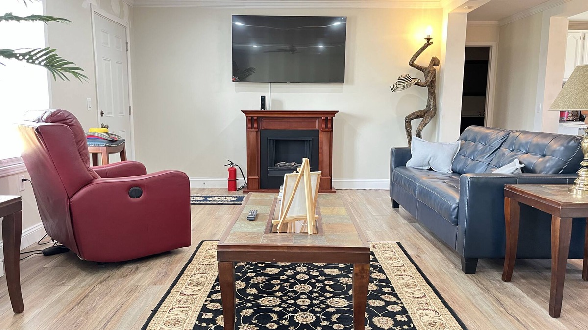 Fountain House | Come Stay At the Blue House! Entire Home In The Country With Lots Of Space