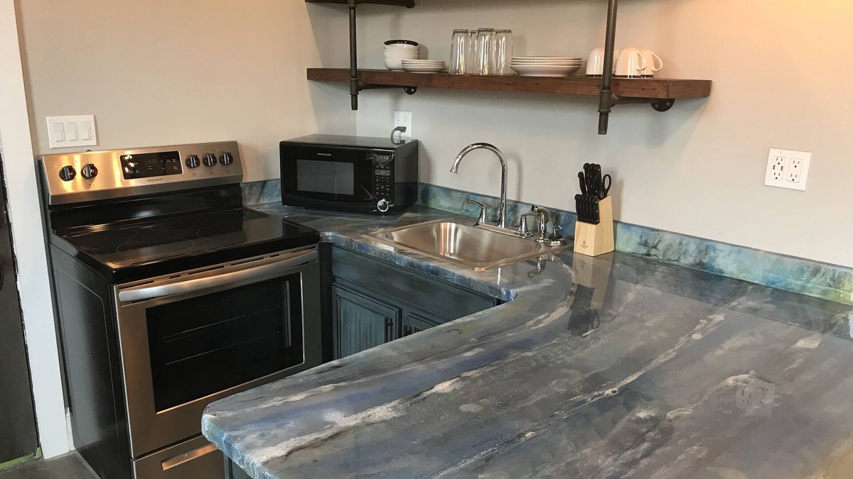 Metropolis Apartment | Come stay in the historic downtown district of Metropolis, IL. Home of Superman