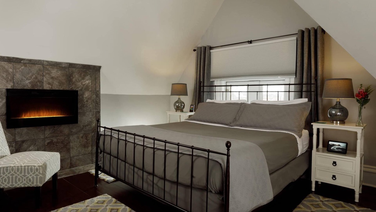 Central Business District Bed & Breakfast | Come stay with us, you'll see why we are ranked #1 lodging in Kalamazoo, MI.