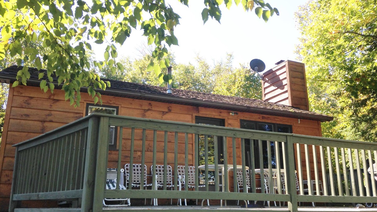 Presque Isle Cabin | Come To Me Inn - Cozy Peaceful Lakefront Cabin, So Get Away & Be On Lake Time.
