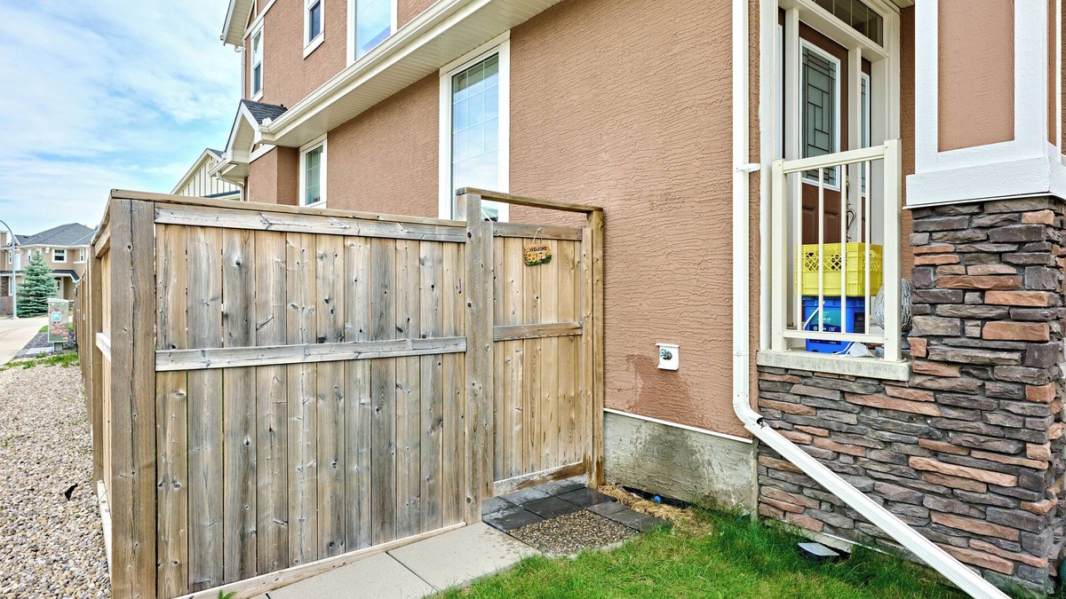 Northwest Calgary House | come to Valley Ridge, Calgary’s closest community to Banff, Camore, and Cochrane
