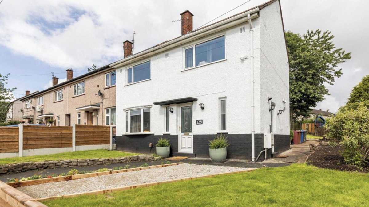 Belthorn House | Come & unwind in Charming 5 Bed House in Blackburn