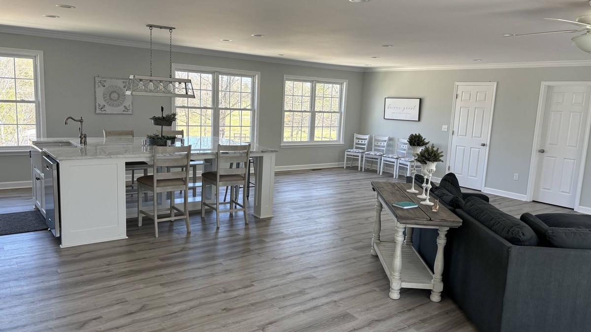 Heber Springs Apartment | Come visit Heber Springs and experience life on the Evans Mountaintop Farm!nnn