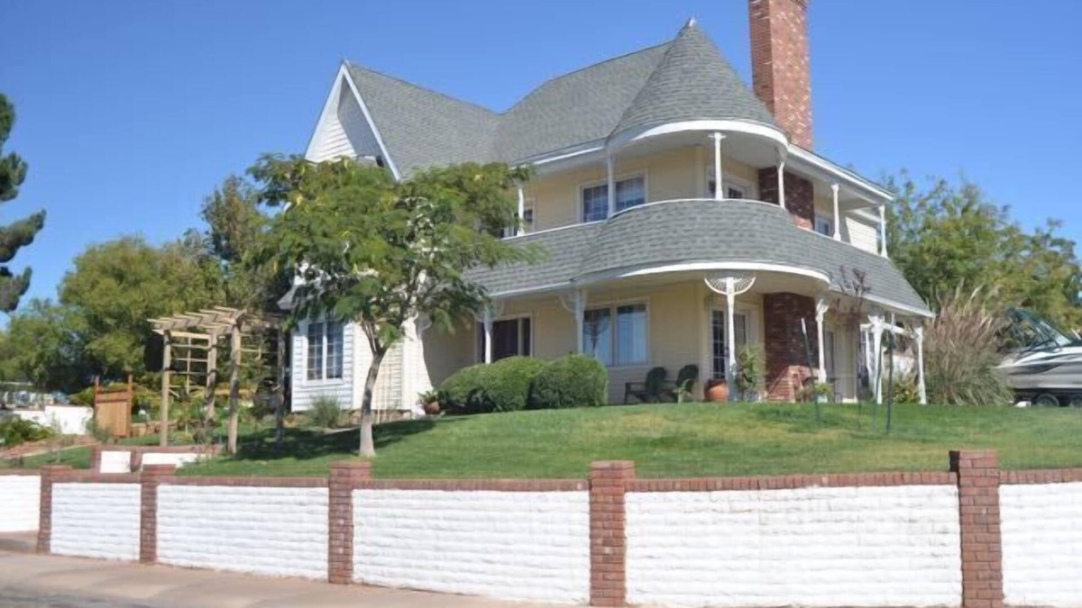 Page Apartment | Come visit Lake Powell! Hiking, boating, kayaking, and paddle board!