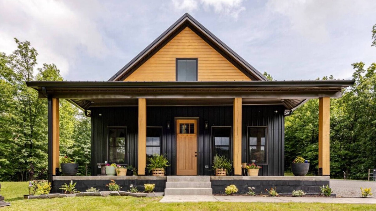 New Hope House | Come visit Whiskeys Hideaway, a beautiful getaway located In Bourbon country