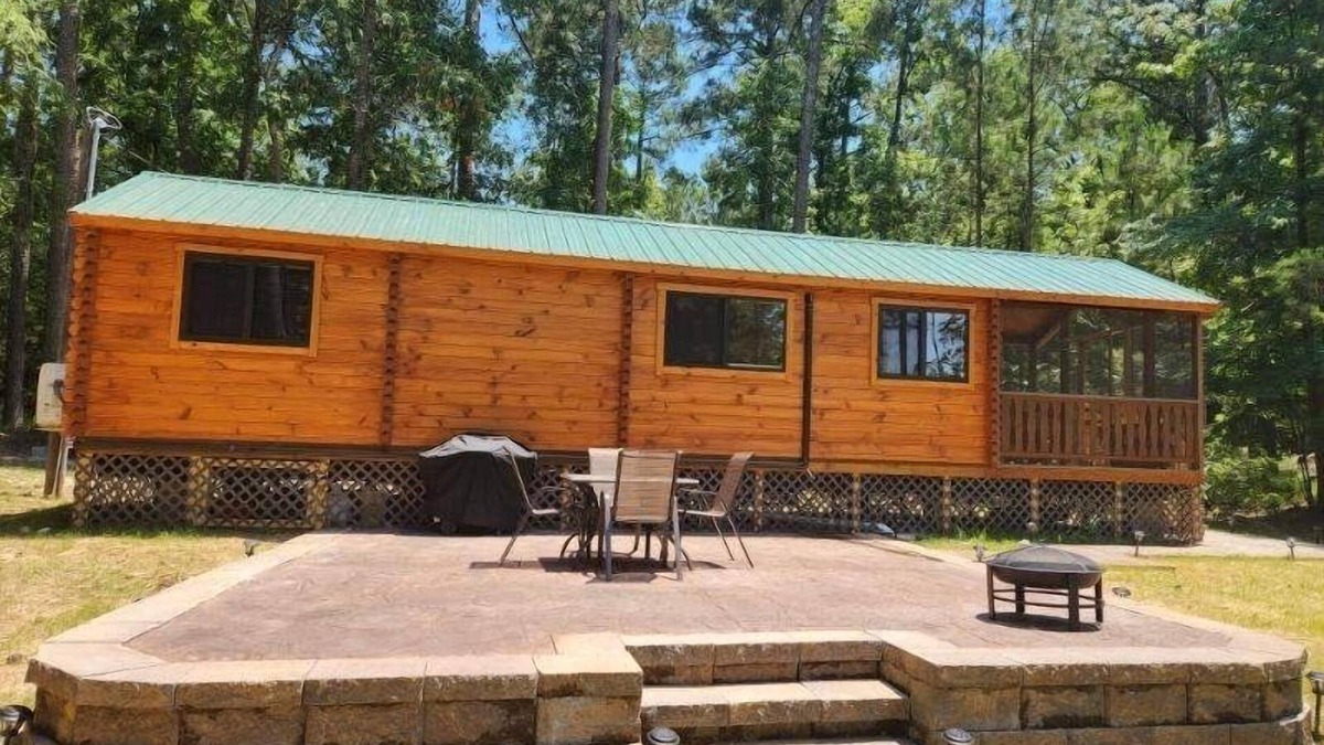 Newberry Shores House | Comfee Cozee Cabin on the Covee-Lakefront ! Kayaks! nSleeps 4