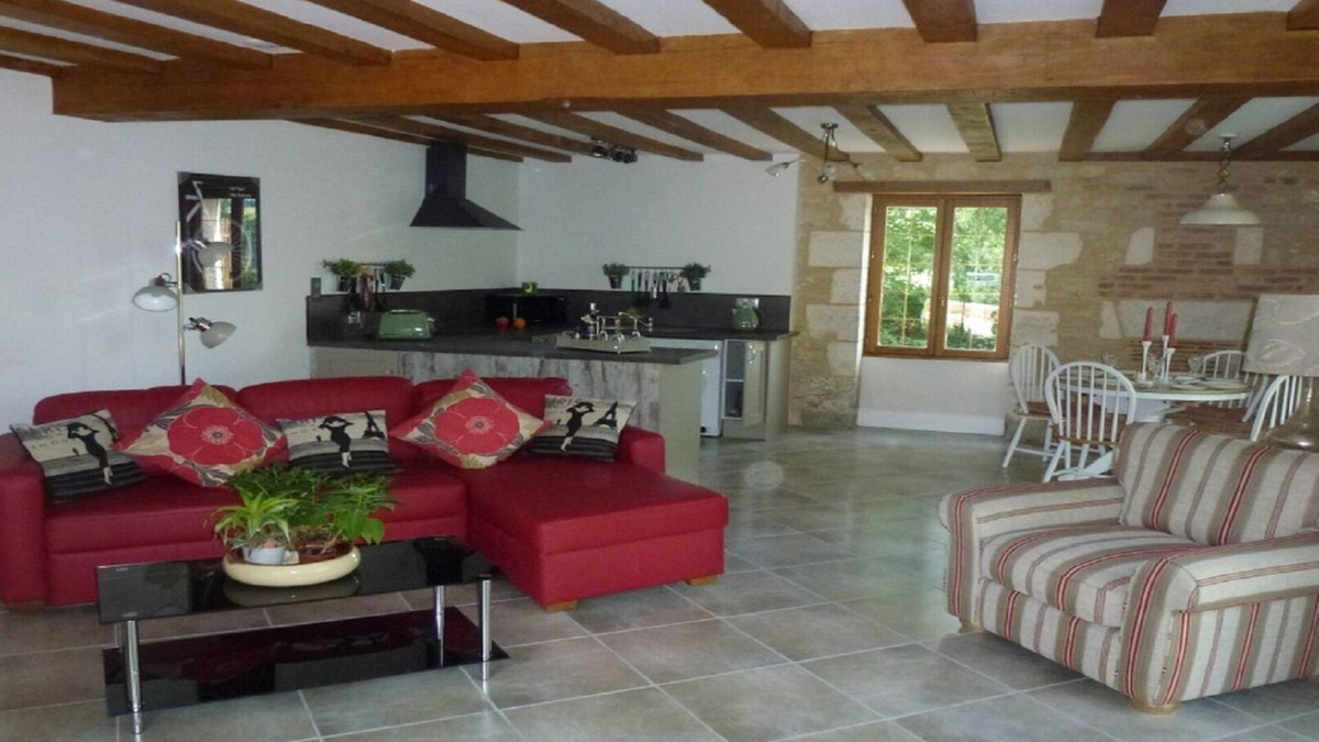 Chasseneuil-sur-Bonnieure Apartment | Comfortable, character Riverside Apartment with stunning River and Garden views