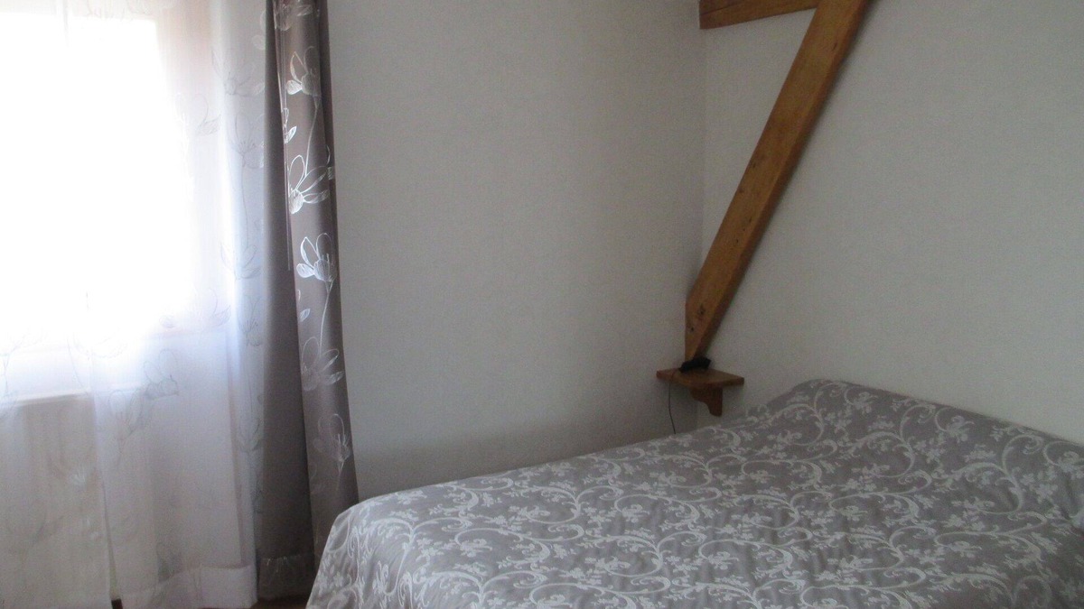 Coux-et-Bigaroque-Mouzens House | Comfortable guest room.