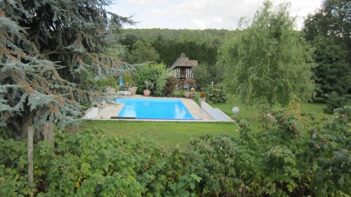 La Riviere-Saint-Sauveur Cottage | Comfortable character house