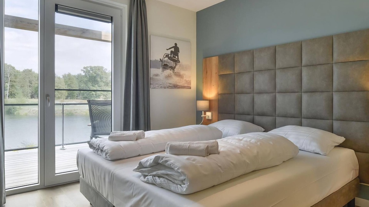 Leuken House | Comfort 16-person water villa in the holiday park Landal Marina Resort Well