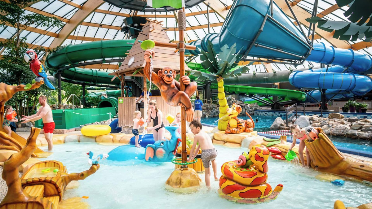 Municipality of Beesel House | Comfort 4-person children's bungalow in the holiday park Landal De Lommerbergen