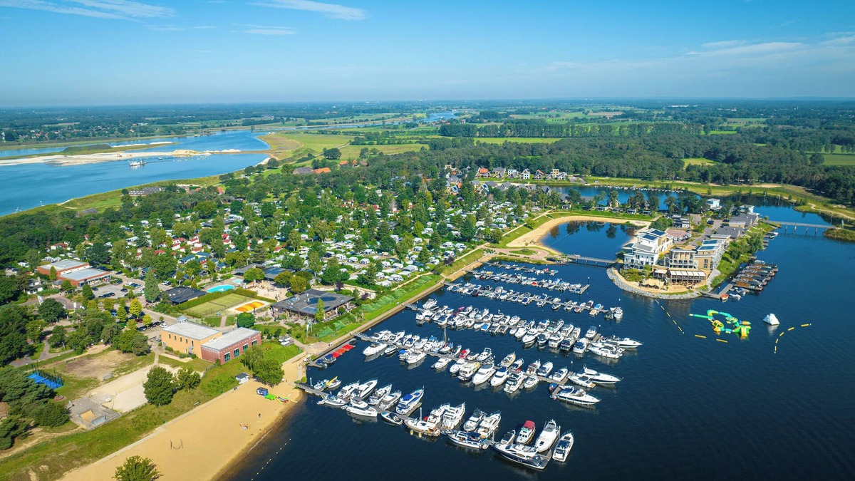 Leuken House | Comfort 8-person water villa in the holiday park Landal Marina Resort Well