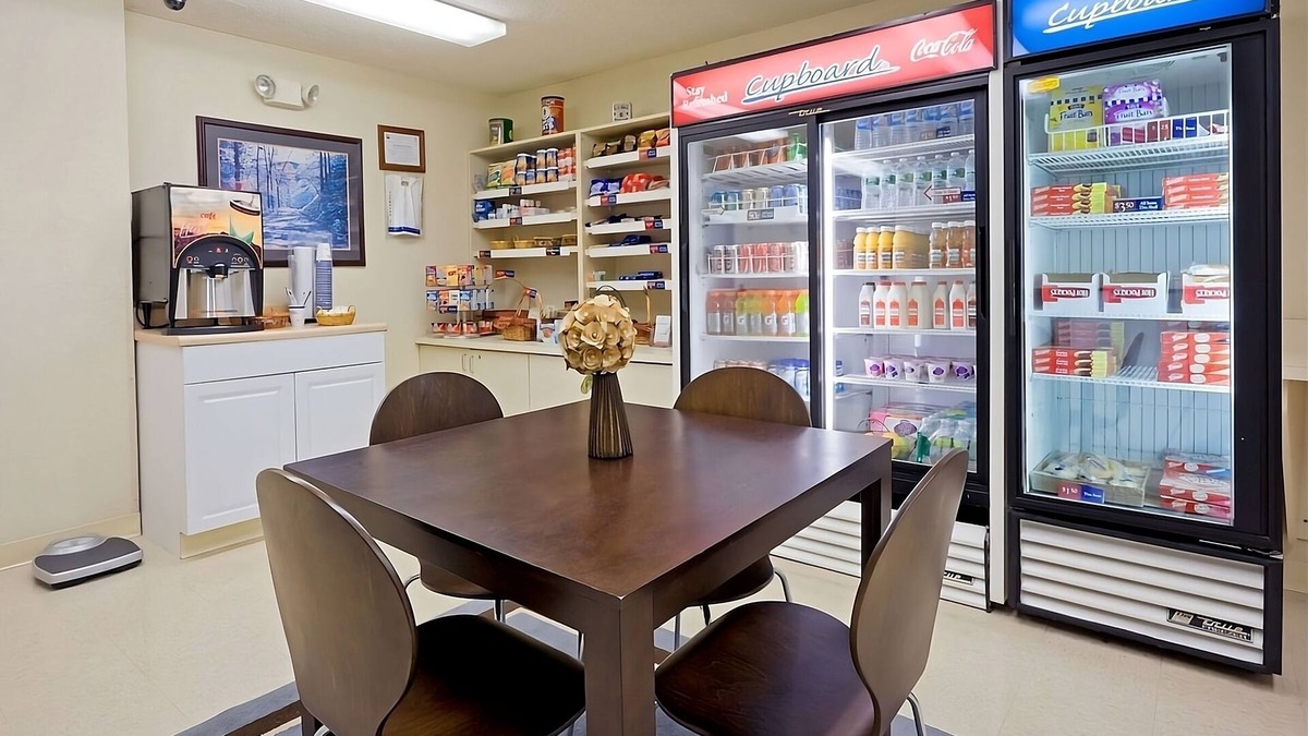 Mount Laurel Hotel | Comfort and Convenience! Free Parking, Pets Allowed, Near Strawbridge Lake Park