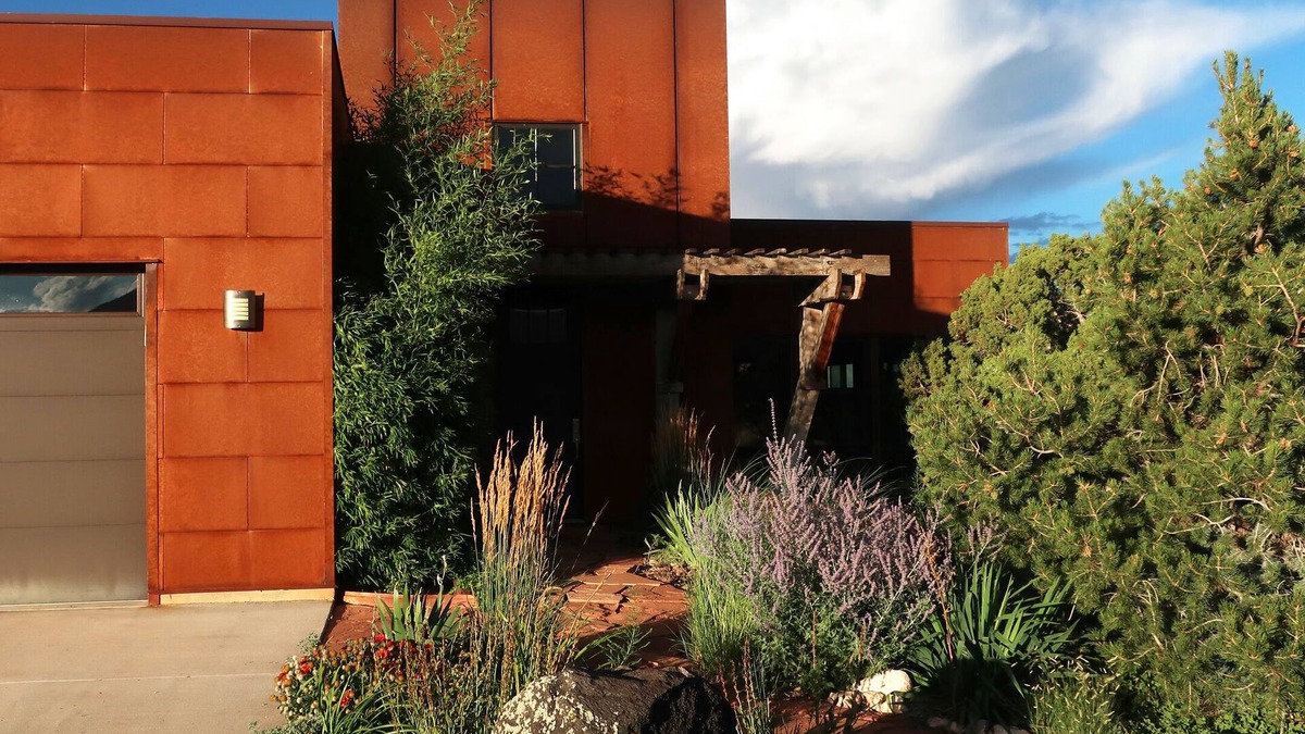 Teasdale House | Comfort and beauty: 2BR artists' home near Capitol Reef