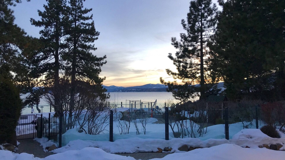 Tahoya Shores Hotel | Comfort and Convenience! Free Parking, Outdoor Pool, Spa Tub!