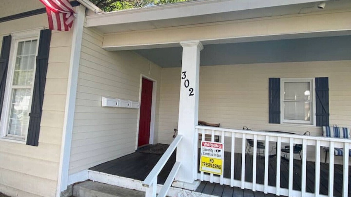 West Central Apartment | Comfort and Convenience! Close to Downtown Spfd.