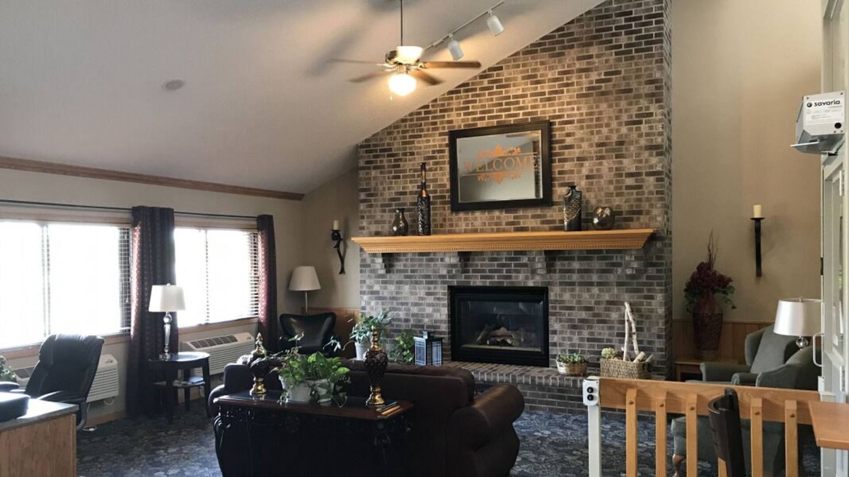 Thorp House | Comfort and Convenience! 4 Convenient Units, Free Breakfast, Pet-Friendly