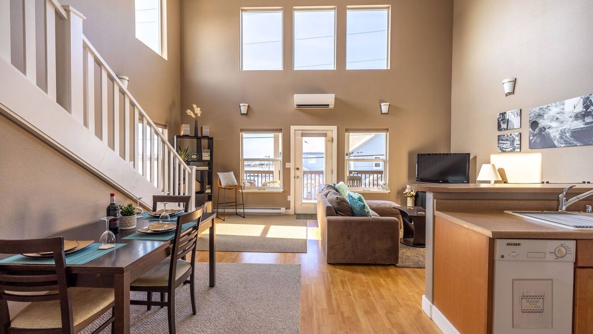 Sitka Condo | Comfort and Convenience in Downtown Sitka - Suite B