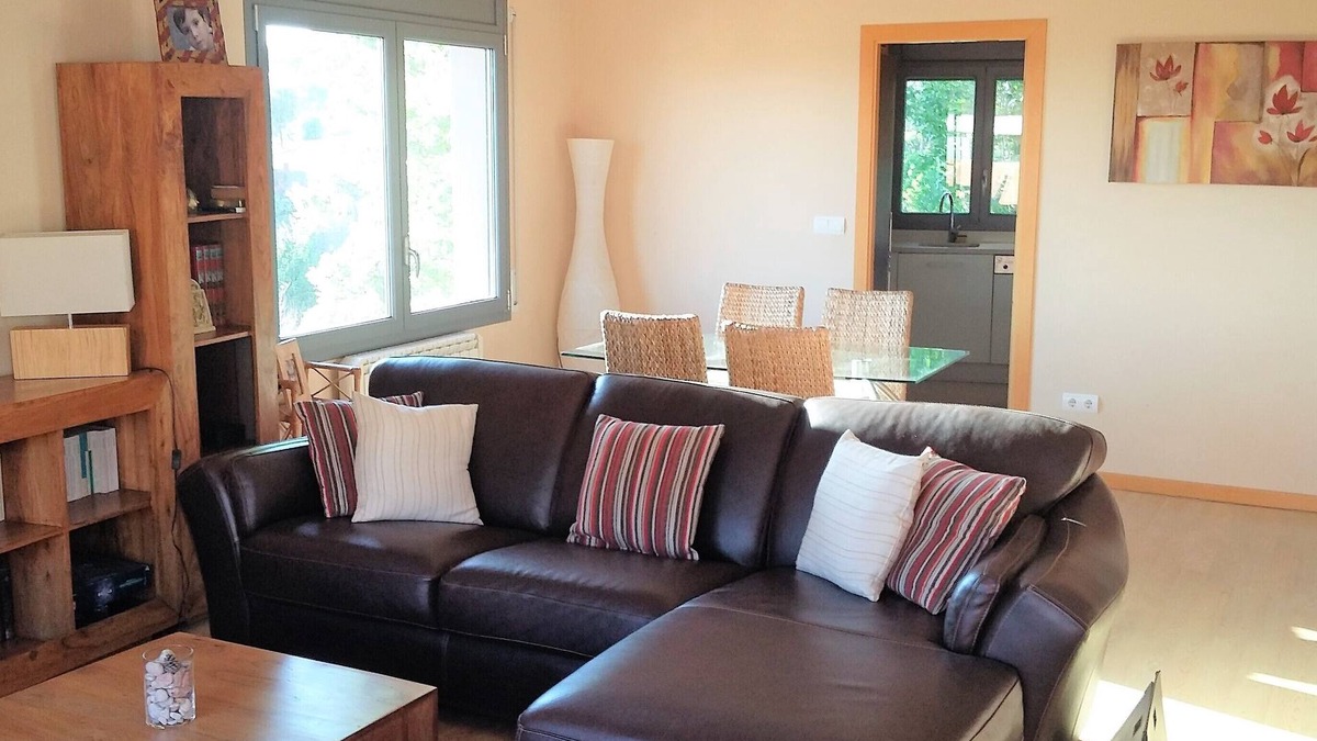Palau-Saverdera Apartment | Comfort and Excellent Views on the Costa Brava