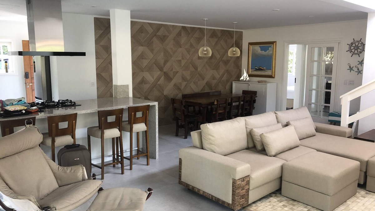 Maresias House | Comfort and Good Location in Gated Condominium