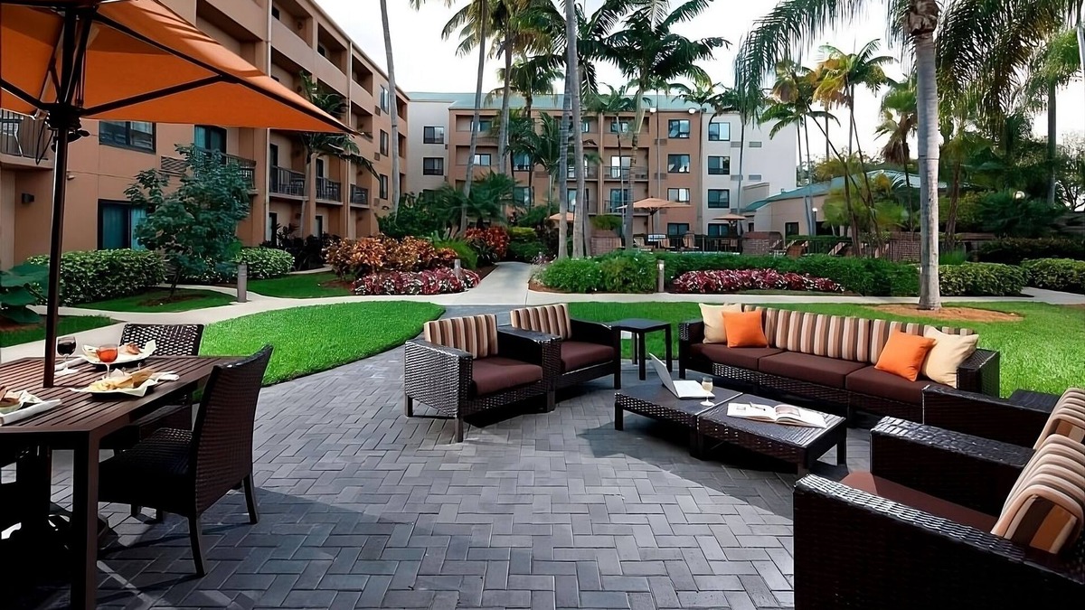Miami Lakes Resort | Comfort and Relaxation! with Outdoor Pool, Close to Spanish Lake Park